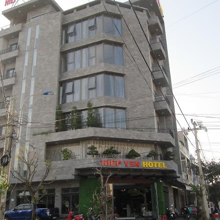 Отель Khach San Hiep Yen Туихоа Экстерьер фото