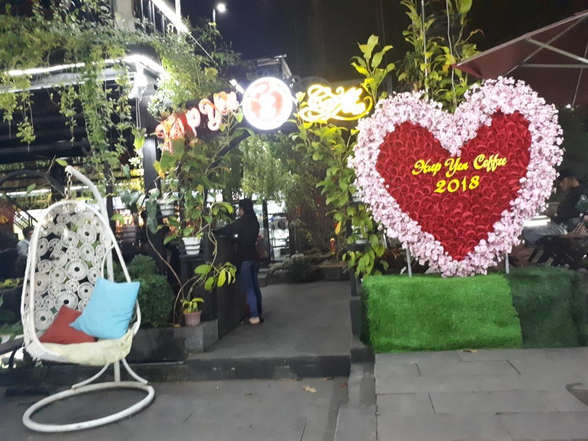 Отель Khach San Hiep Yen Туихоа Экстерьер фото